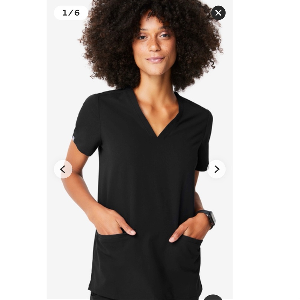 Figs Casma™ Three-Pocket Scrub Top